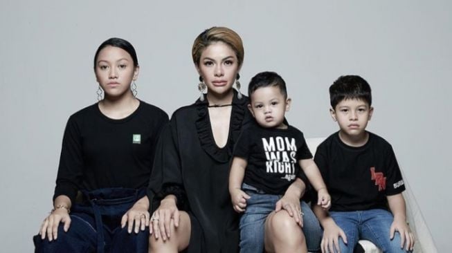 Kesehatan Keluarga Nikita Mirzani